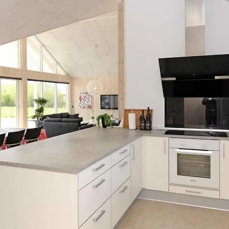 Holiday home Sleeps 16 Pool Wifi Pol