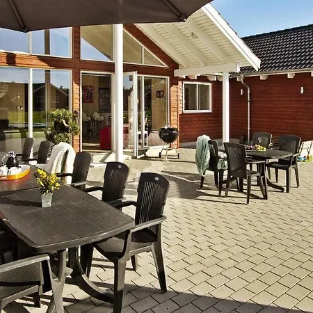 Sleeps 16 Pool Wifi Holiday home