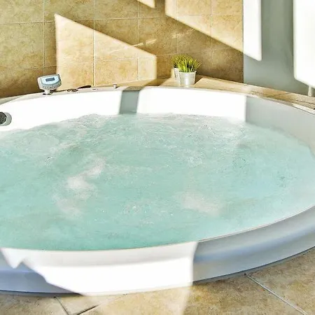 Holiday home Sleeps 16 Pool Wifi Pol