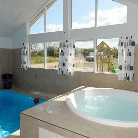 Sleeps 16 Pool Wifi Holiday home Pol