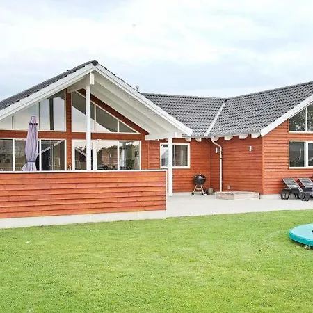 Sleeps 16 Pool Wifi