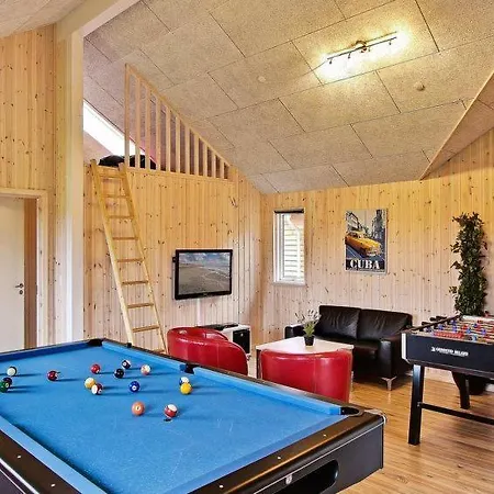 Holiday home Sleeps 16 Pool Wifi *
