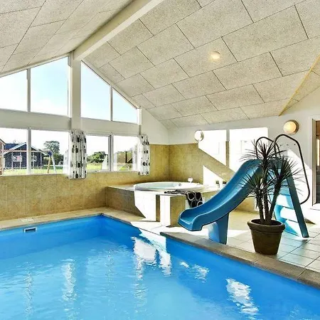 Sleeps 16 Pool Wifi *