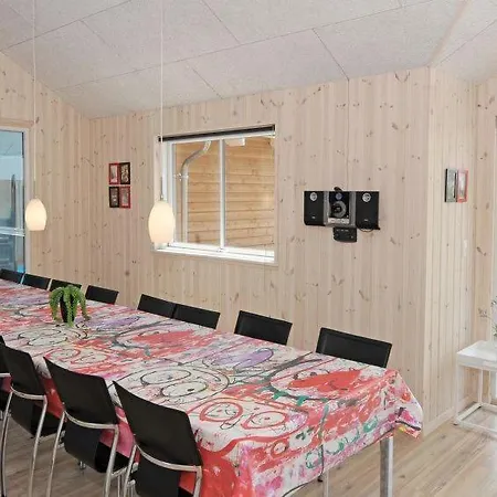Holiday home Sleeps 16 Pool Wifi *